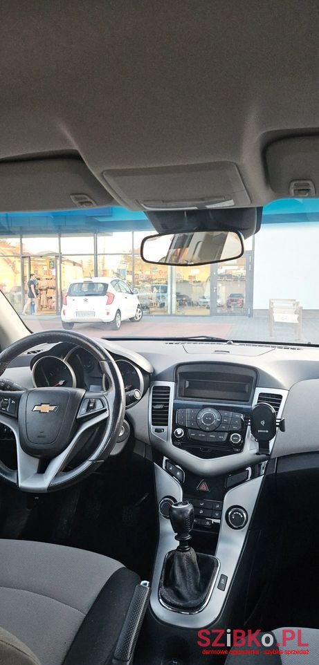 2011' Chevrolet Cruze photo #6