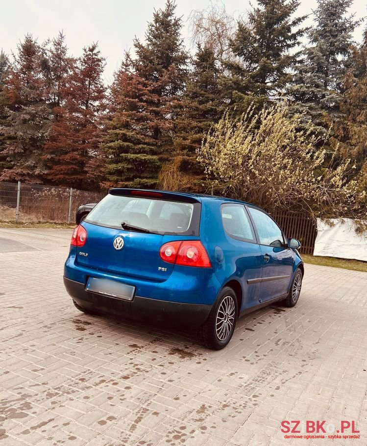 2004' Volkswagen Golf photo #5