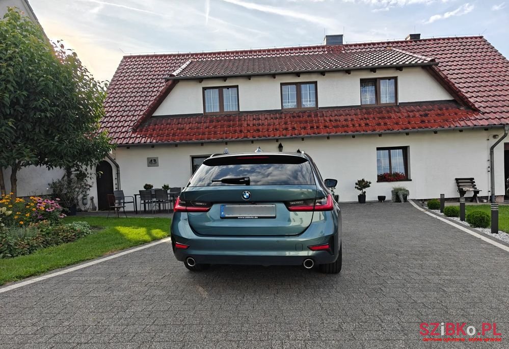 2021' BMW 3 Series 320D Advantage photo #5