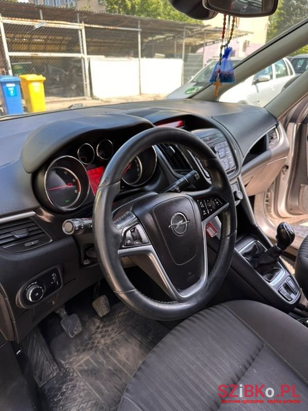 2013' Opel Zafira photo #6