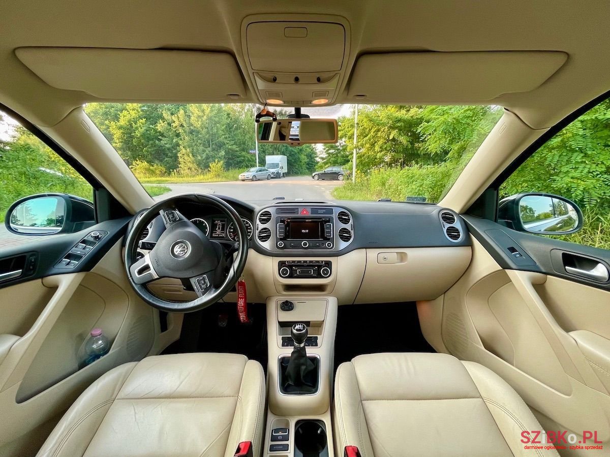 2010' Volkswagen Tiguan photo #2