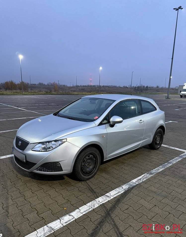 2010' SEAT Ibiza photo #1