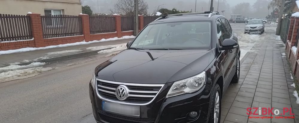 2011' Volkswagen Tiguan photo #2