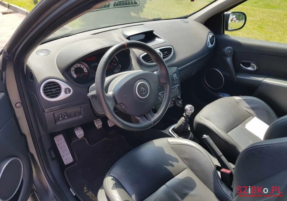 2011' Renault Clio photo #5