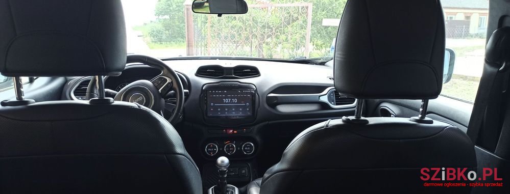 2017' Jeep Renegade photo #6