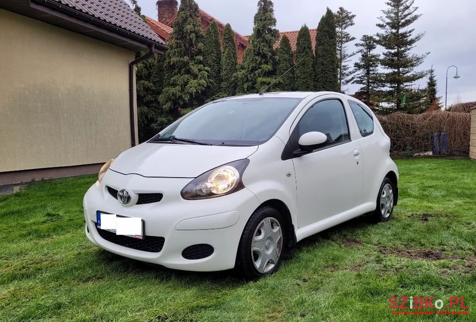 2011' Toyota Aygo photo #1