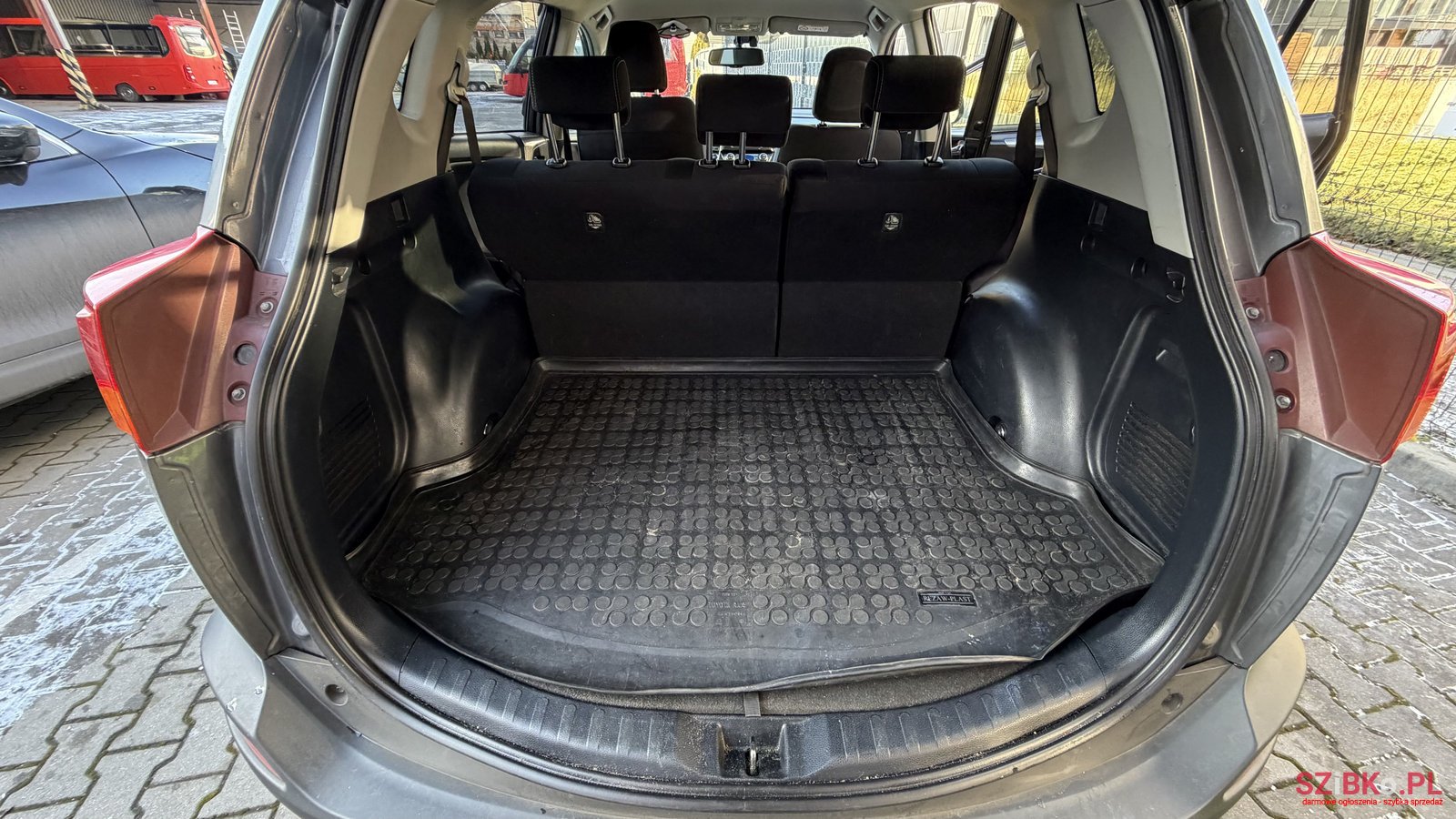 2015' Toyota RAV4 Premium photo #6