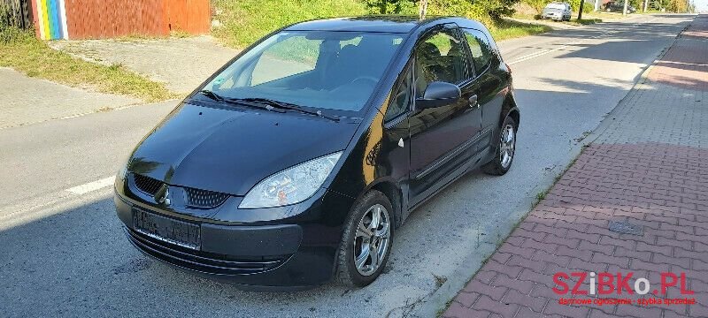 2005' Mitsubishi Colt photo #2