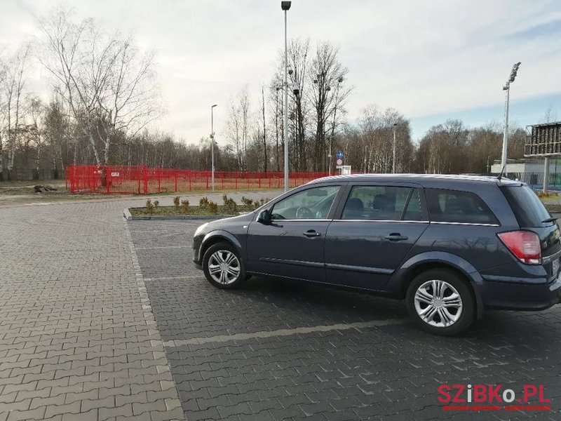 2008' Opel Astra photo #3