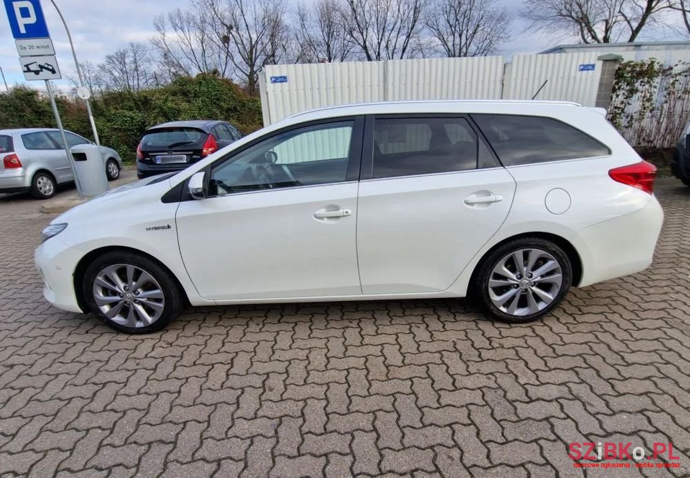 2013' Toyota Auris photo #3
