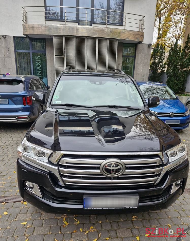 2016' Toyota Land Cruiser photo #3