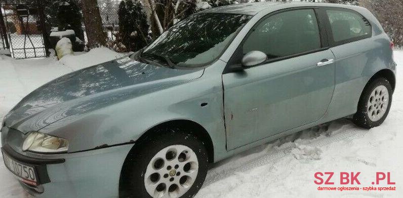 2001' Alfa Romeo 147 photo #1
