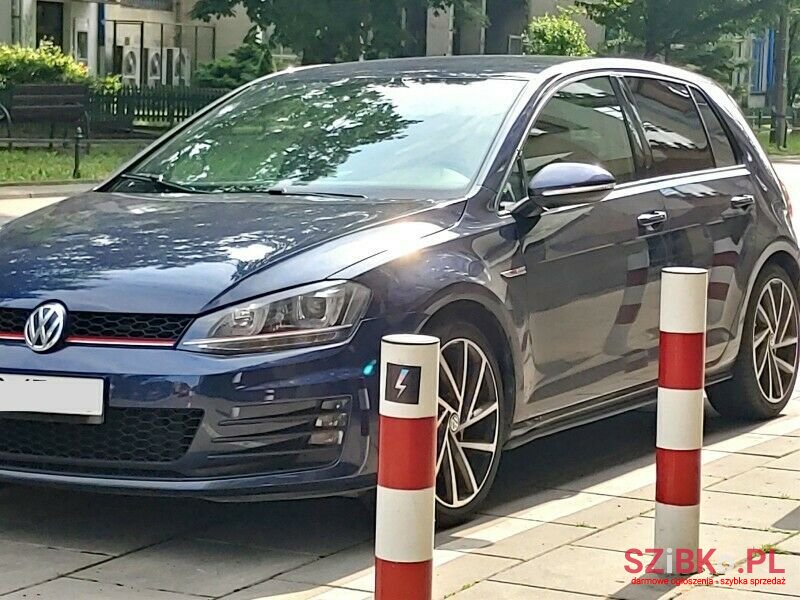 2017' Volkswagen Golf photo #4