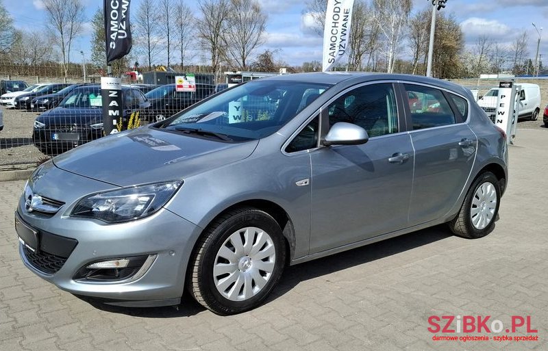 2013' Opel Astra photo #1
