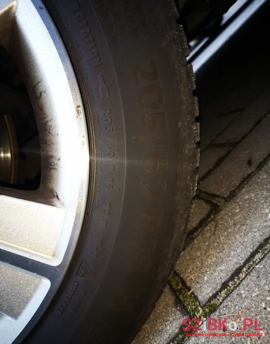 2009' Subaru Legacy photo #2