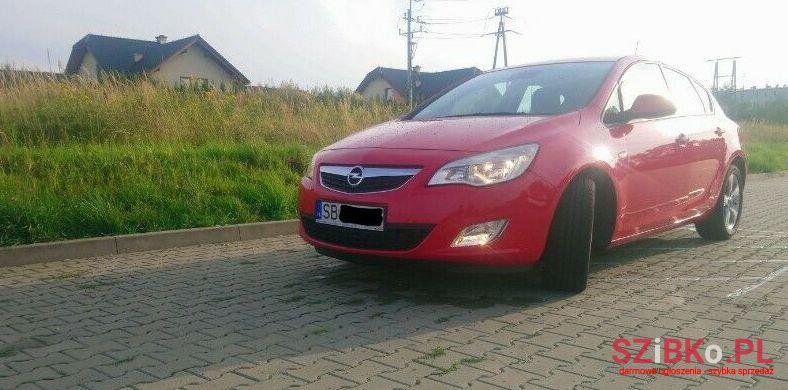 2010' Opel Astra photo #1