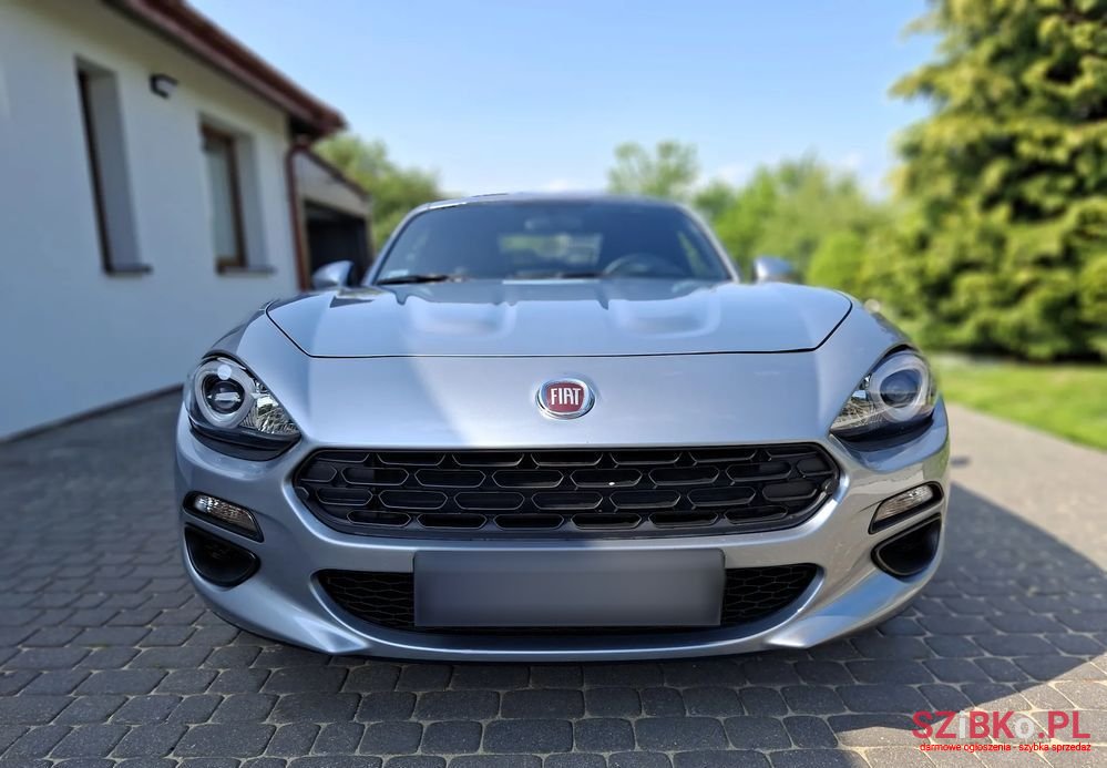 2020' Fiat 124 Spider photo #2