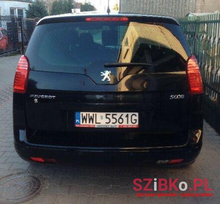 2011' Peugeot 5008 photo #1