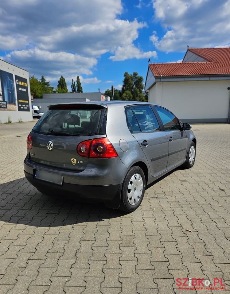 2005' Volkswagen Golf photo #6