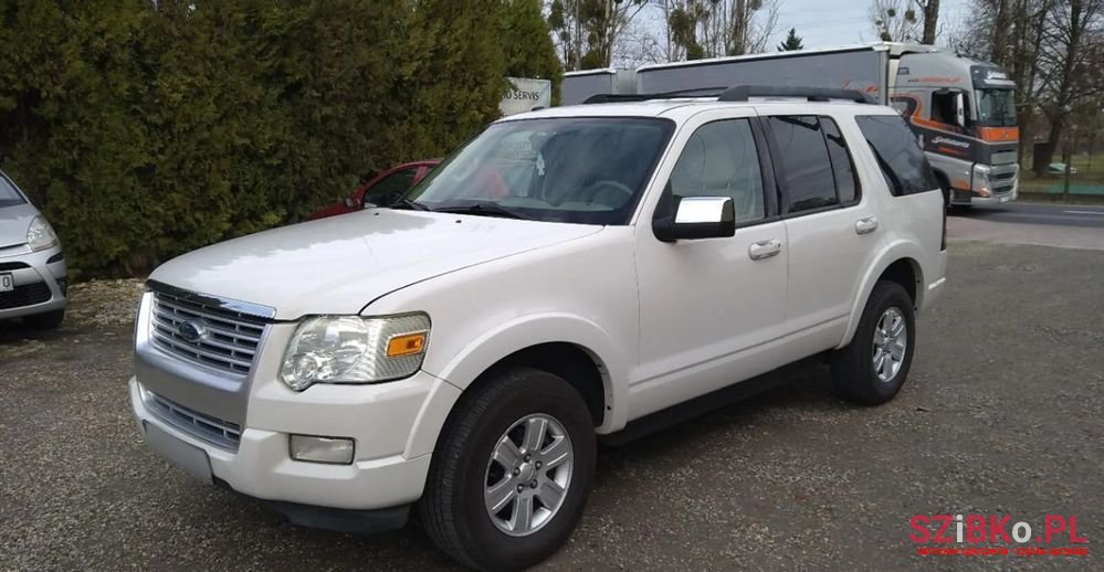 2010' Ford Explorer 4.6 4Wd photo #1