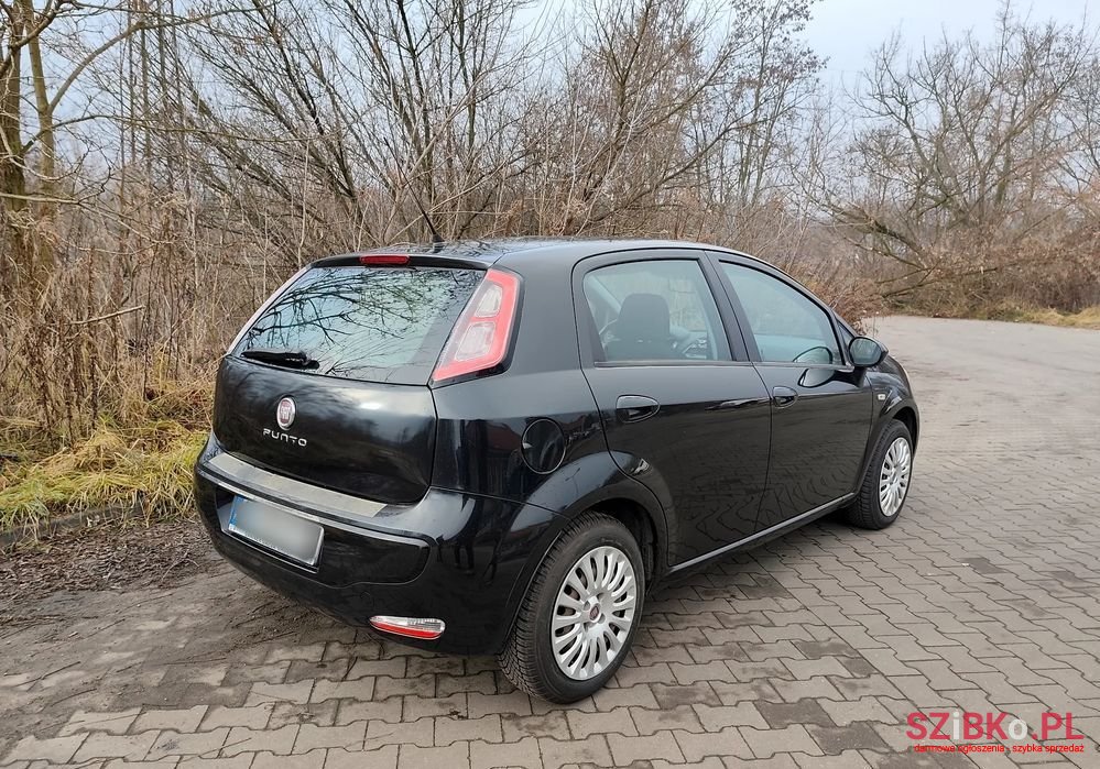 2011' Fiat Punto Evo photo #5