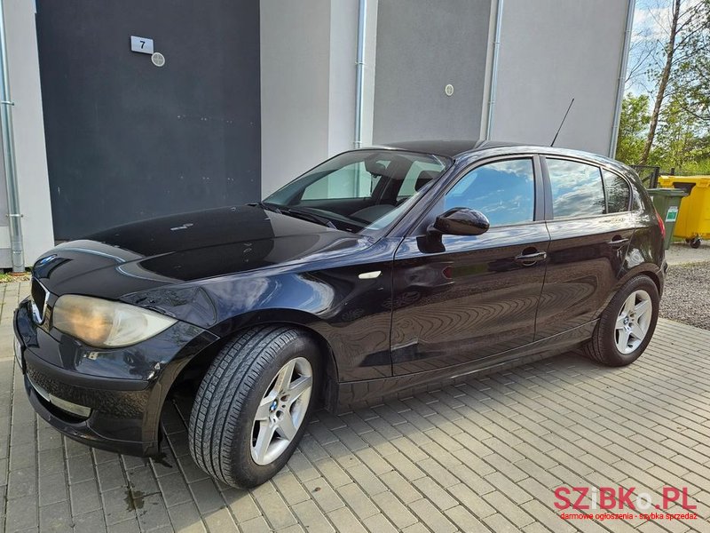 2009' BMW 1 Series 116I photo #1