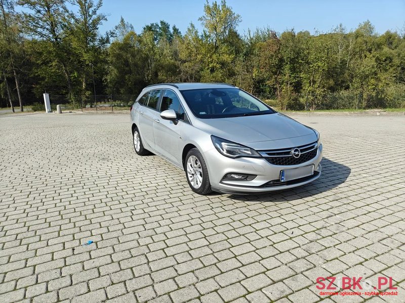 2018' Opel Astra photo #2