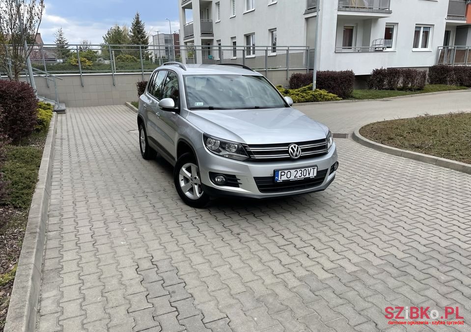 2012' Volkswagen Tiguan photo #2