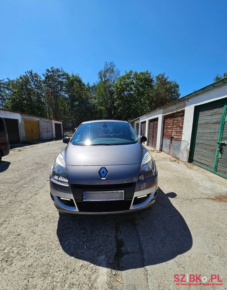 2011' Renault Scenic photo #2