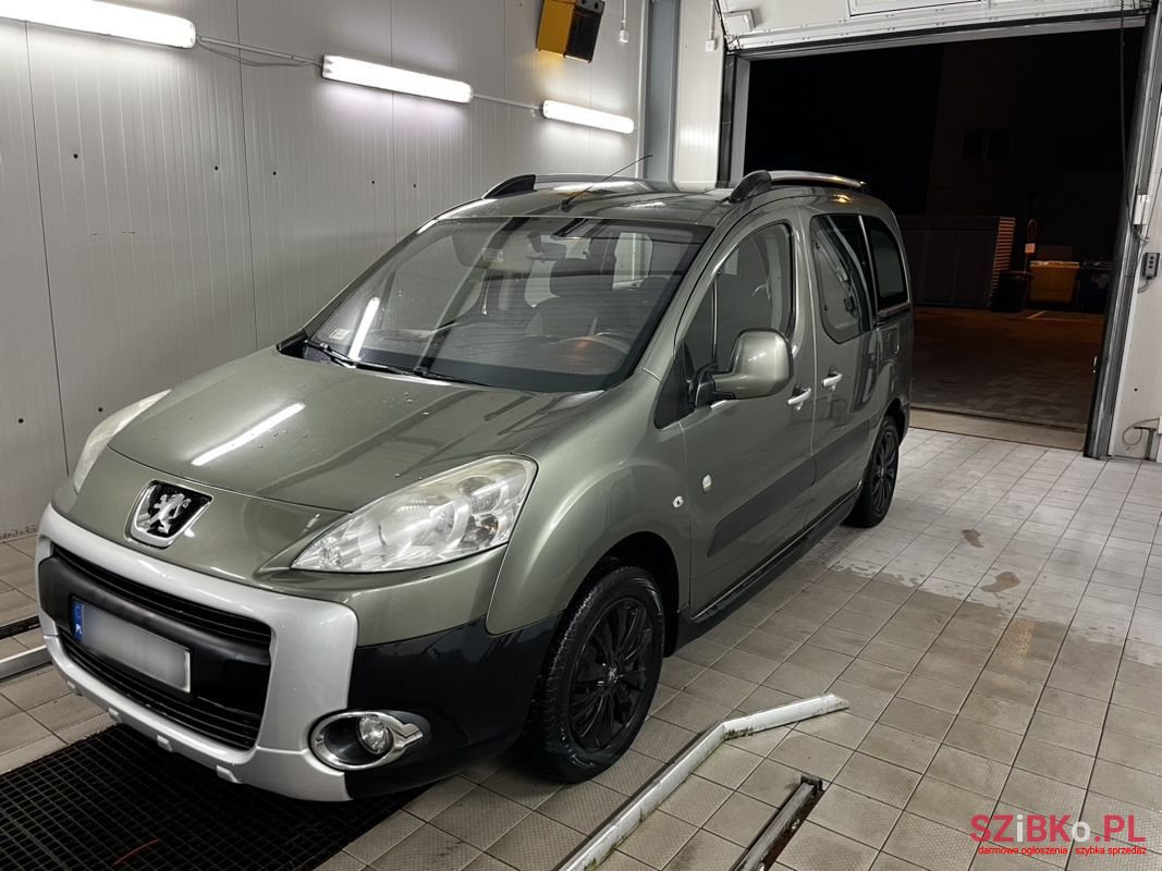 2011' Peugeot Partner photo #2