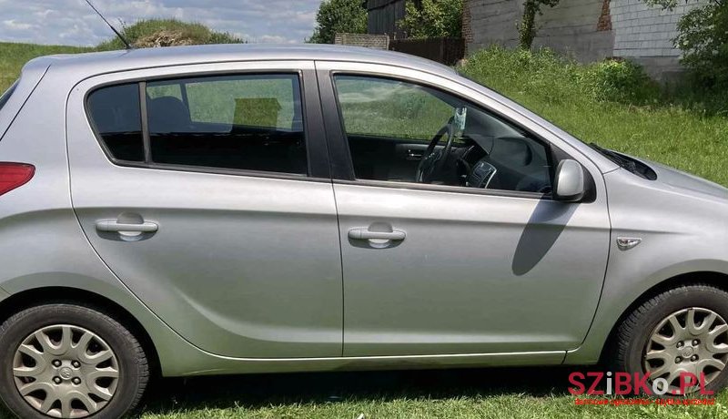 2011' Hyundai i20 photo #2