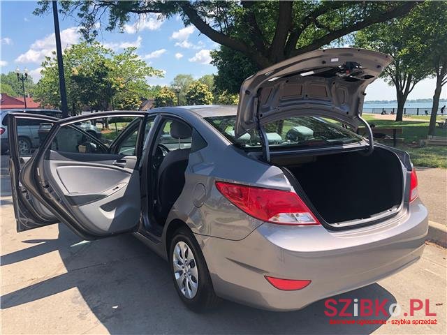 2017' Hyundai Accent photo #4