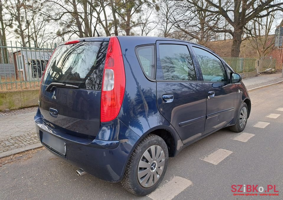 2006' Mitsubishi Colt photo #3
