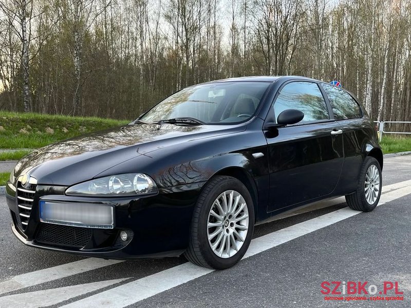 2005' Alfa Romeo 147 photo #1