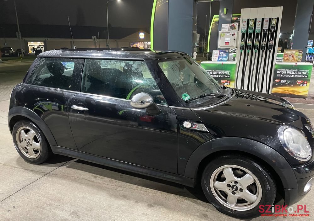 2009' MINI Cooper S Standard photo #4