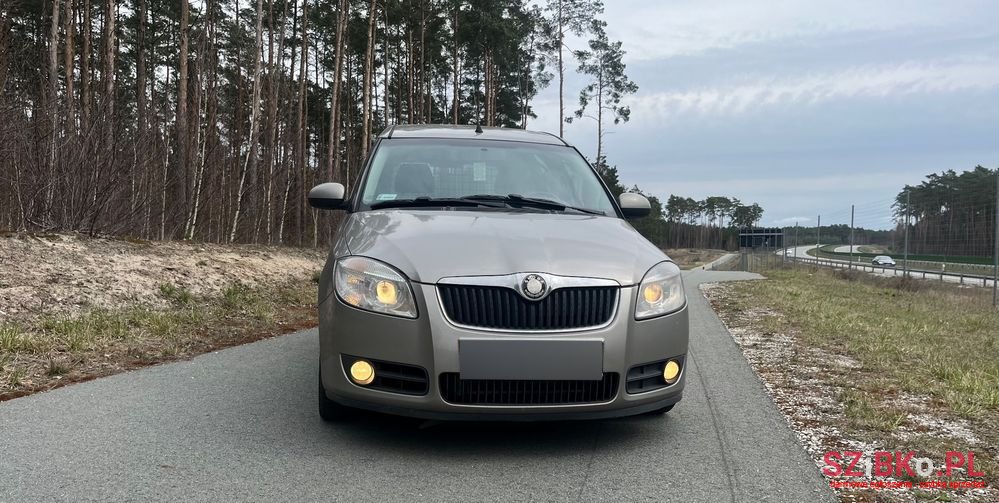 2009' Skoda Roomster 1.9 Tdi photo #3