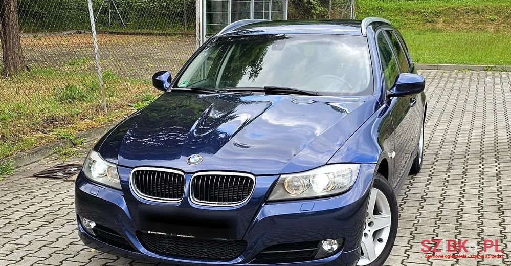 2011' BMW 3 Series 320D Luxury Line photo #1