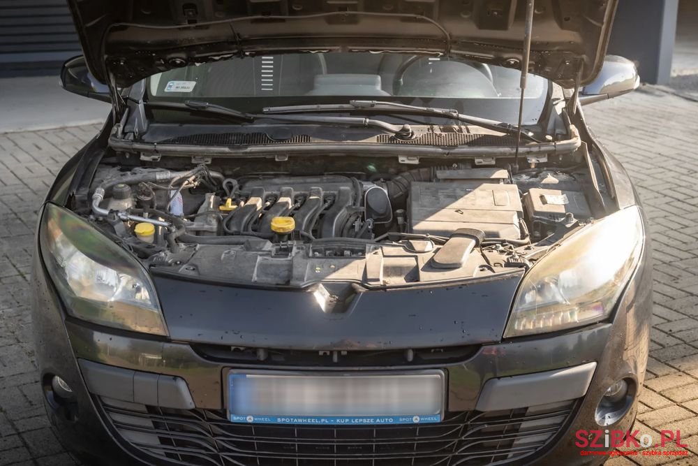 2011' Renault Megane photo #6