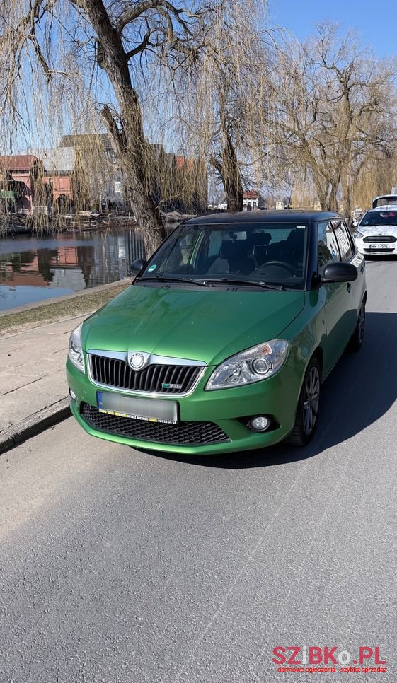 2011' Skoda Fabia photo #2