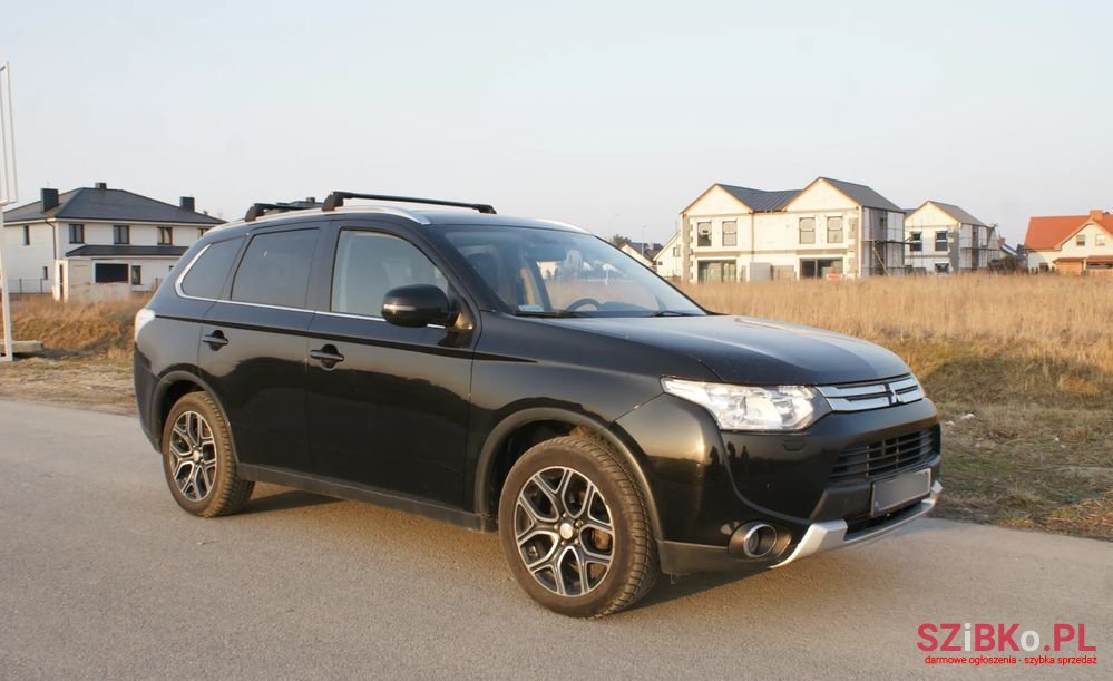2015' Mitsubishi Outlander photo #1