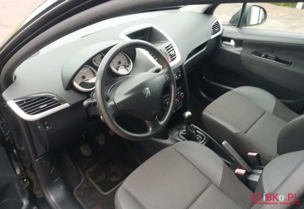 2011' Peugeot 207 1.4 Presence photo #6