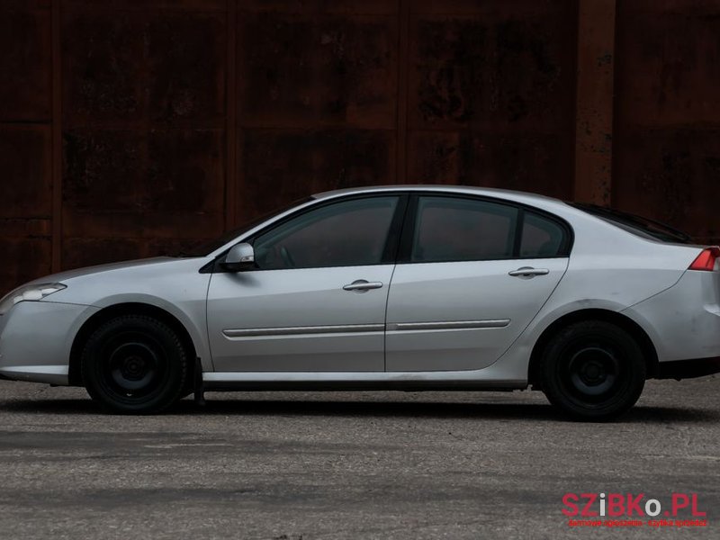 2009' Renault Laguna photo #2