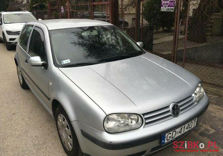 2002' Volkswagen Golf photo #1
