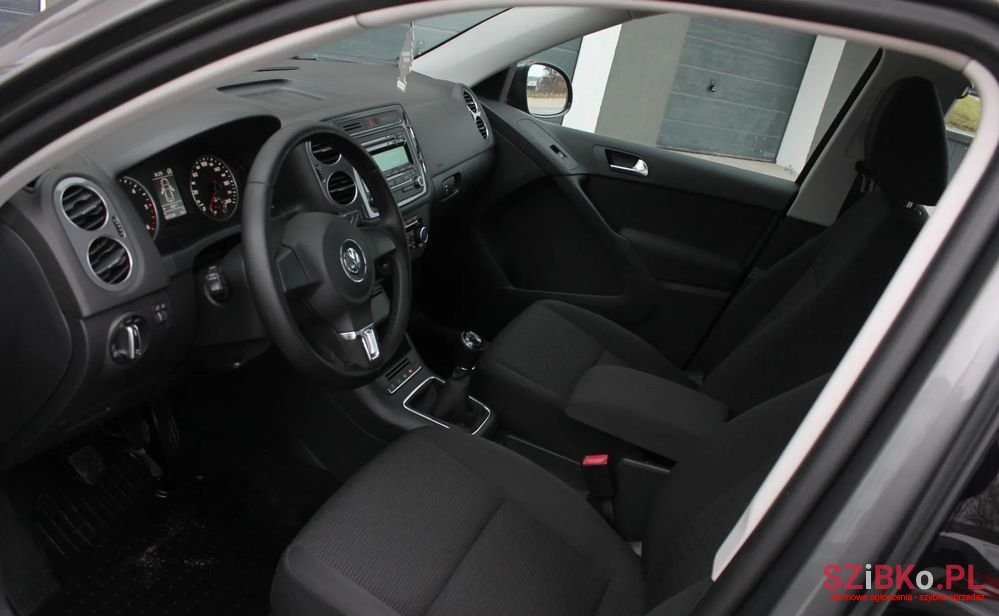 2011' Volkswagen Tiguan photo #5