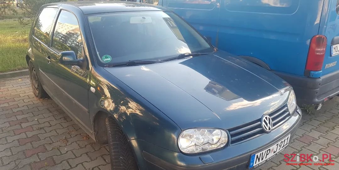 2001' Volkswagen Golf photo #1