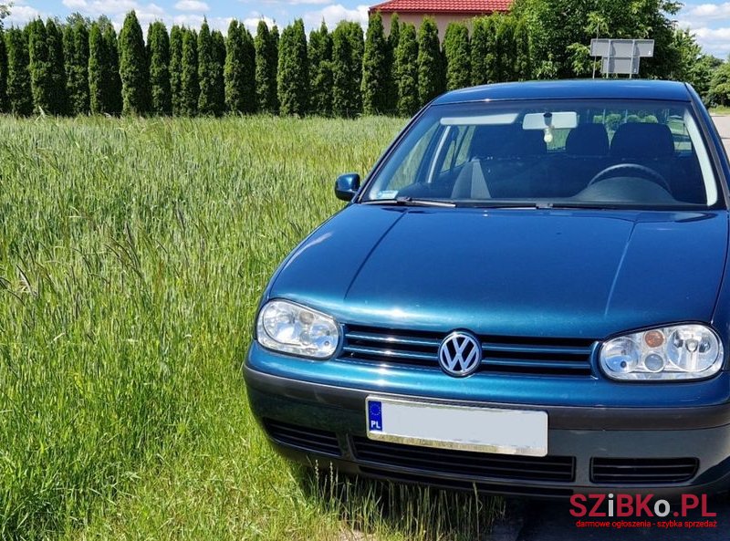 2003' Volkswagen Golf photo #2