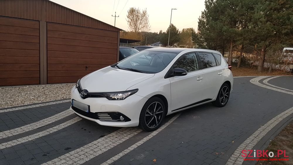 2017' Toyota Auris 1.2 T Selection photo #3