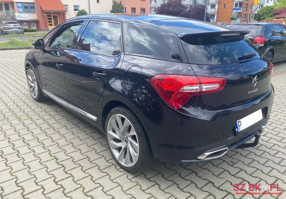 2012' Citroen DS5 photo #5