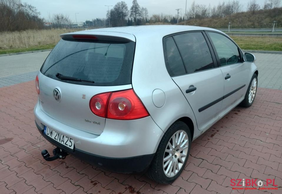 2004' Volkswagen Golf photo #6