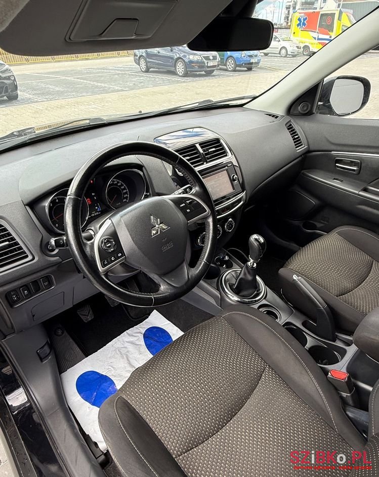 2015' Mitsubishi ASX photo #5
